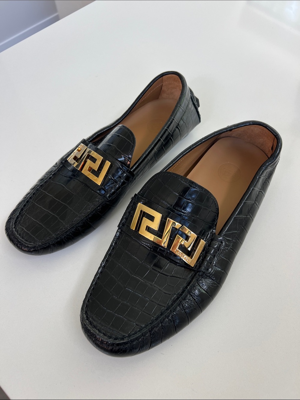 Versace greca croc embossed black leather driving shoes loafers gold tone logo 9